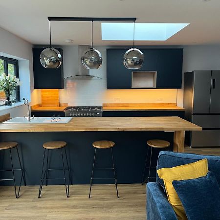 雷利3 Bed Luxury Open Plan Living别墅 外观 照片