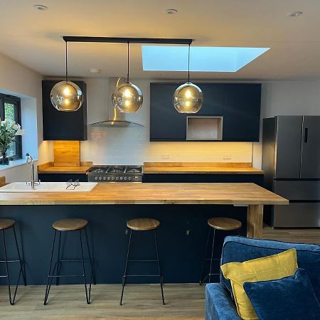 雷利3 Bed Luxury Open Plan Living别墅 外观 照片