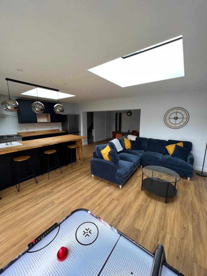 雷利3 Bed Luxury Open Plan Living别墅 外观 照片