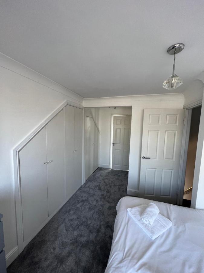 雷利3 Bed Luxury Open Plan Living别墅 外观 照片