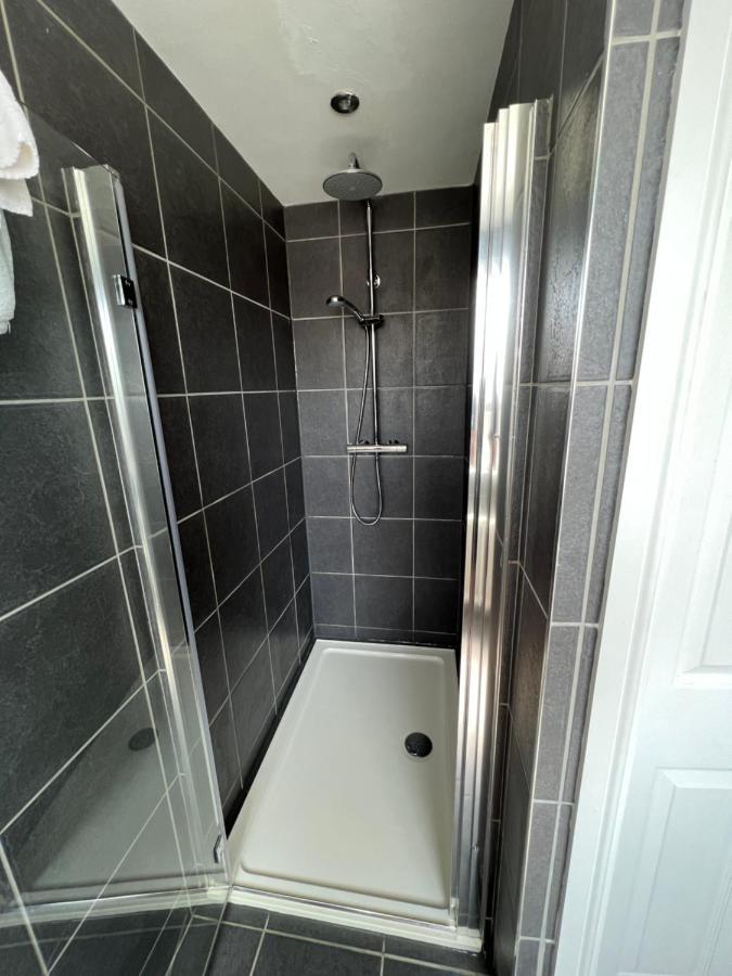 雷利3 Bed Luxury Open Plan Living别墅 外观 照片