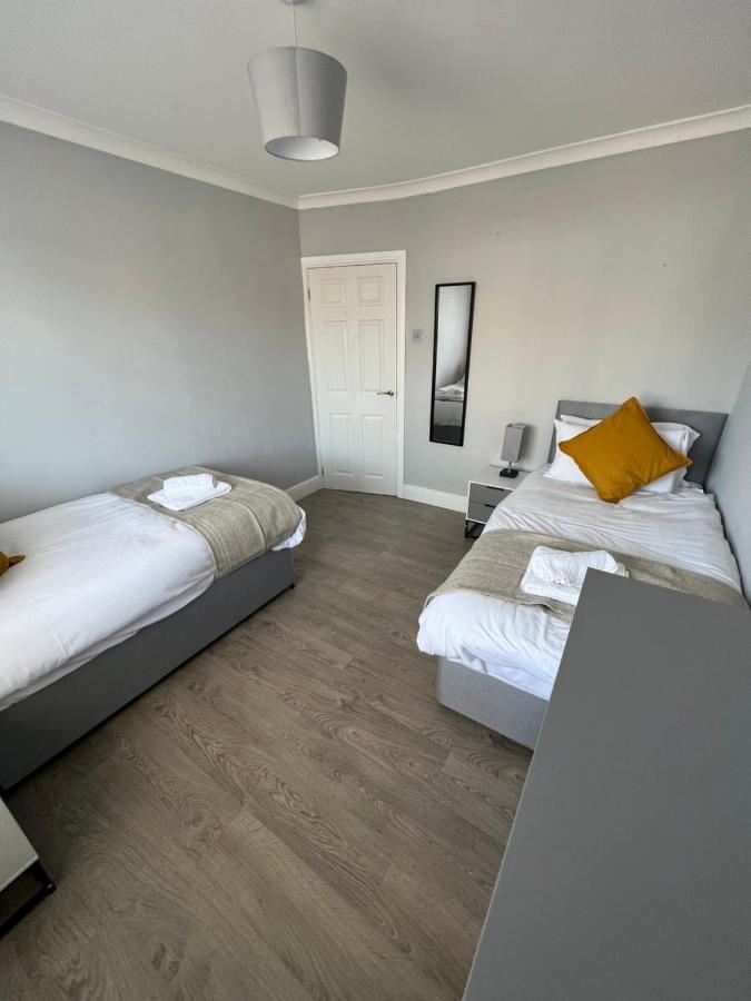 雷利3 Bed Luxury Open Plan Living别墅 外观 照片