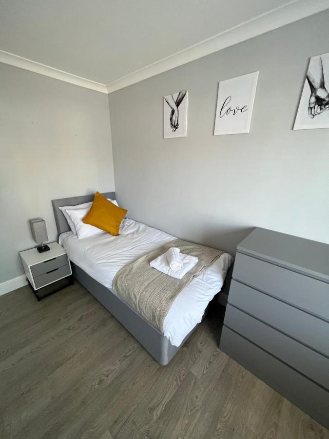 雷利3 Bed Luxury Open Plan Living别墅 外观 照片